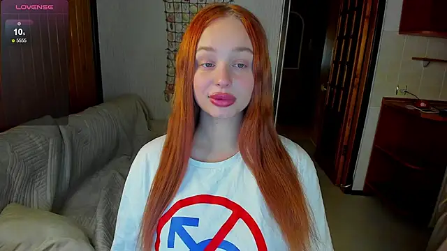 Snapshot of cutee_selena chatting on 02.22.25 cutee selena online show from 02.22.25