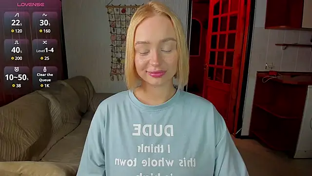 Snapshot of cutee_selena chatting on 03.07.25 cutee selena online show from 03.07.25