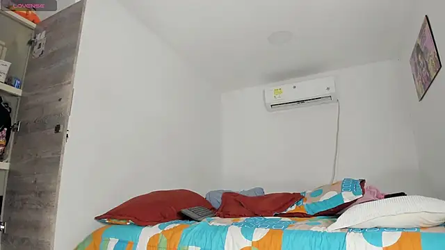 flor herrera01 online show from 11.26.25