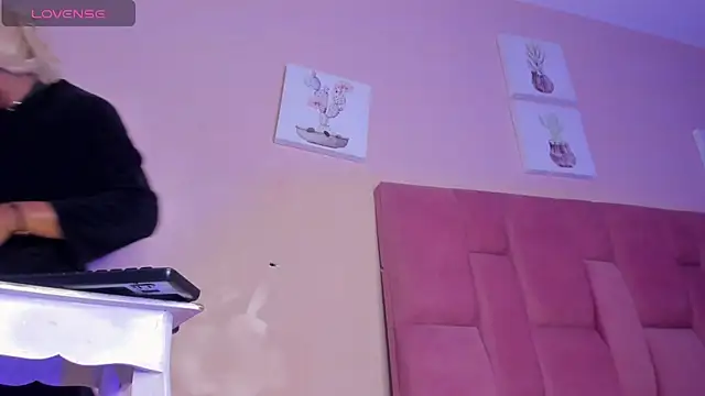 CHANELL 11INCHES online show from 10.26.25