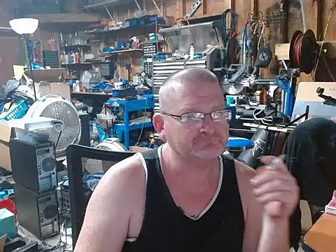 Randomoldguy615 online show from 10.09.25