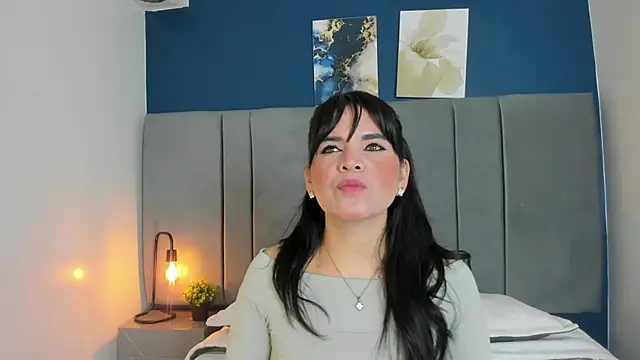 laura hotties online show from 10.24.25