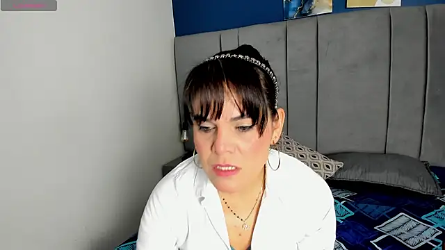 laura hotties online show from 12.15.25