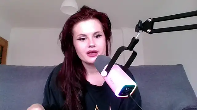 Della Ideal online show from 03.05.25