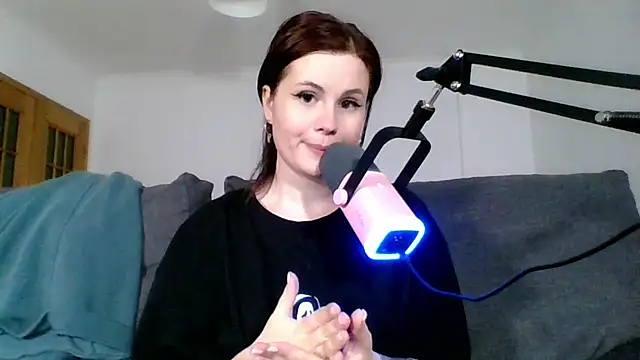 Della Ideal online show from 03.10.25