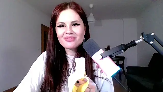 Della Ideal online show from 03.17.25