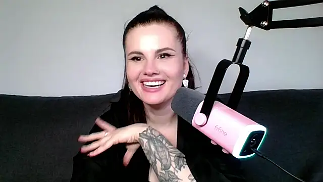 Della Ideal online show from 03.19.25