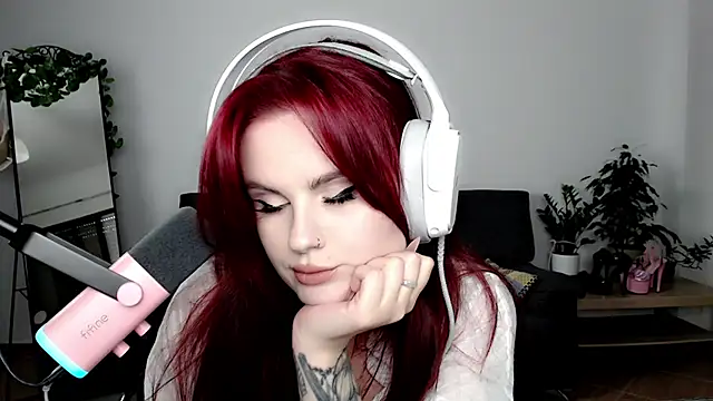 Della Ideal online show from 09.08.25