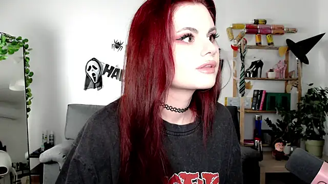 Della Ideal online show from 10.20.25