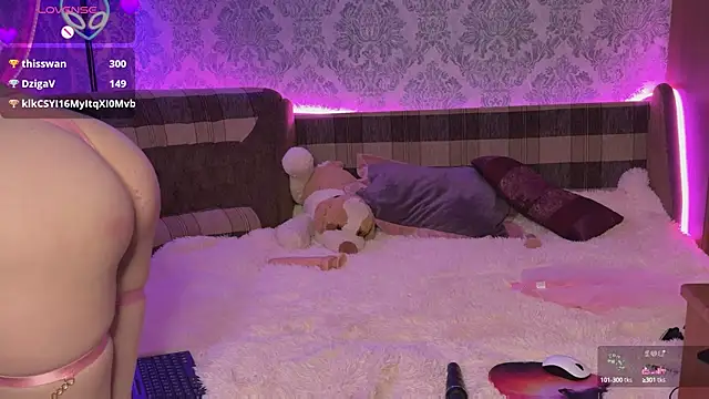 Velvettouch  online show from 03.04.25