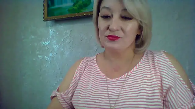 Snapshot of ArielXLoveresss chatting on 11.14.25 ArielXLoveresss online show from 11.14.25