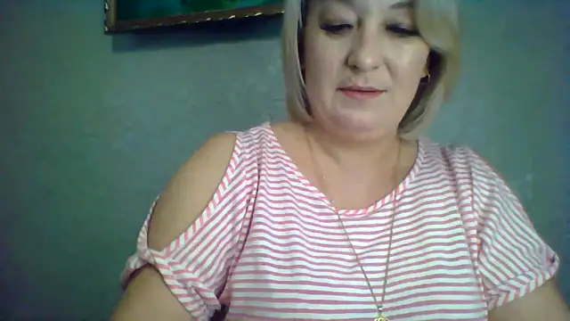 Snapshot of ArielXLoveresss chatting on 11.18.25 ArielXLoveresss online show from 11.18.25