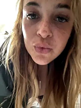 Busty-smiley-miley online show from 09.19.25