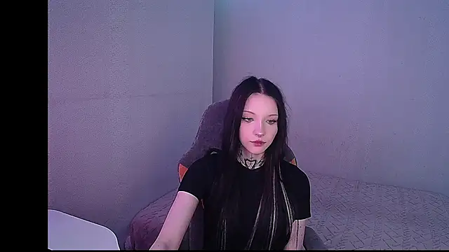 Snapshot of mefwhore chatting on 10.15.25 mefwhore online show from 10.15.25