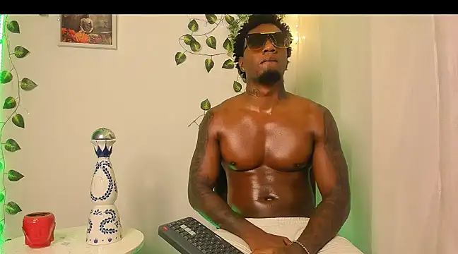 Snapshot of LOGAN_DRAKE chatting on 03.07.25 LOGAN DRAKE online show from 03.07.25