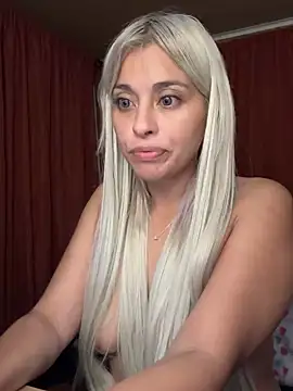 Snapshot of WhiteSnow09 chatting on 03.05.25 WhiteSnow09 online show from 03.05.25