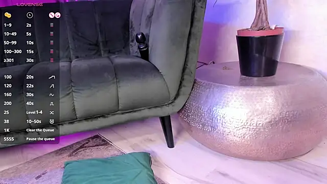 Snapshot of CutiePie69__ chatting on 09.30.25 CutiePie69 online show from 09.30.25