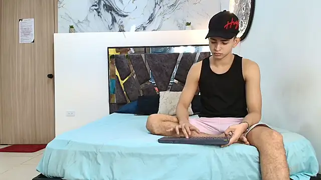 KING OFF BOYS online show from 11.03.25