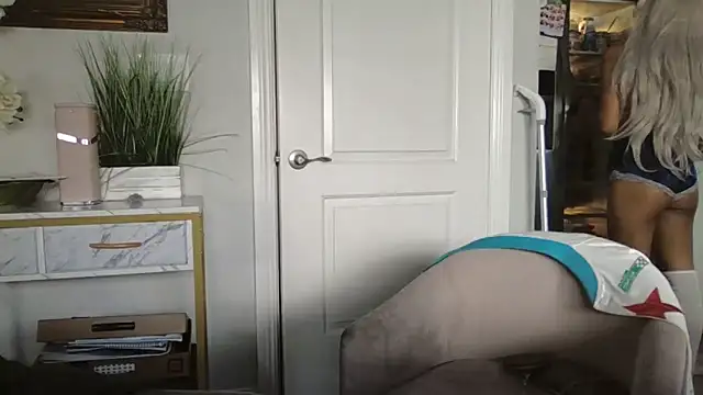 princesskimamii online show from 09.27.25