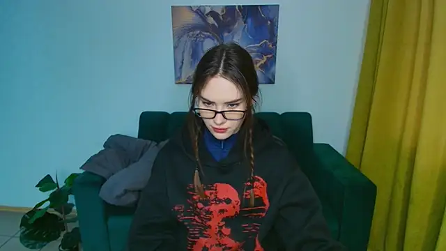 Snapshot of ElenaOconar chatting on 03.04.25 ElenaOconar online show from 03.04.25