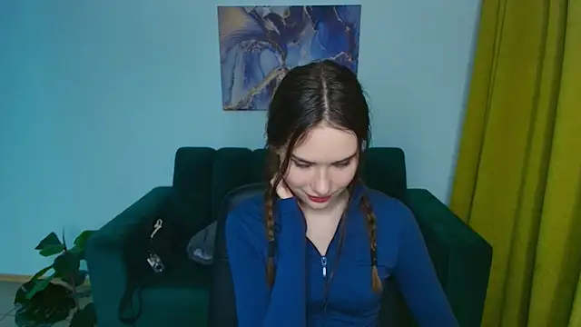 Snapshot of ElenaOconar chatting on 03.04.25 ElenaOconar online show from 03.04.25
