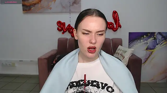 Snapshot of ElenaOconar chatting on 03.10.25 ElenaOconar online show from 03.10.25