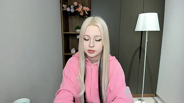 Snapshot of JoanColdwell chatting on 02.27.25 JoanColdwell online show from 02.27.25