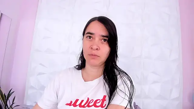 Valeriagomez  online show from 10.28.25