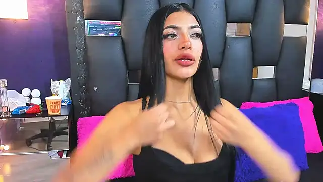 EMYCLARK01 online show from 09.16.25