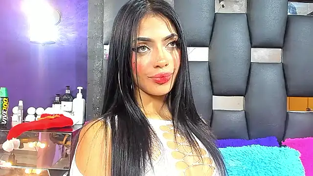 EMYCLARK01 online show from 11.26.25