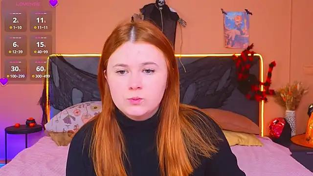 Snapshot of Eva_Starlight chatting on 10.27.25 Eva Starlight online show from 10.27.25