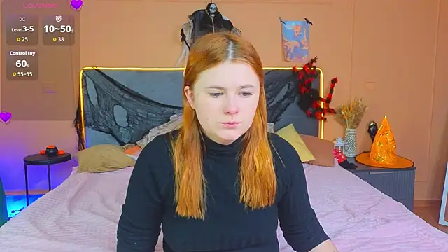 Snapshot of Eva_Starlight chatting on 11.04.25 Eva Starlight online show from 11.04.25