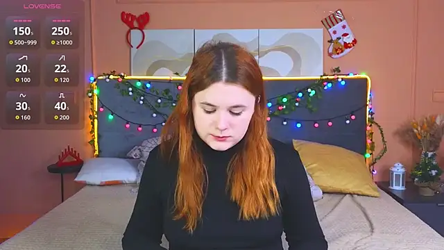 Snapshot of Eva_Starlight chatting on 12.14.25 Eva Starlight online show from 12.14.25