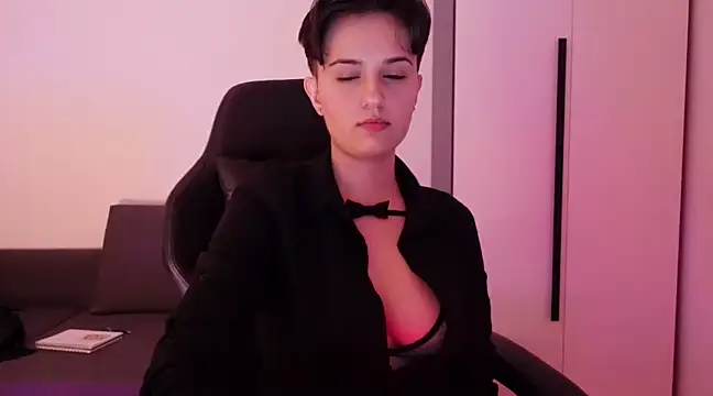 Snapshot of DomAres chatting on 02.28.25 DomAres online show from 02.28.25