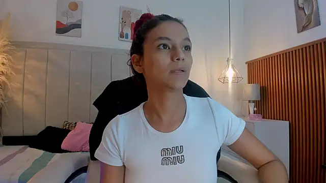 Snapshot of gime_lara chatting on 04.24.26 gime lara online show from 04.24.26