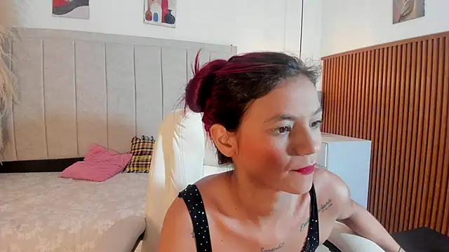 Snapshot of gime_lara chatting on 05.21.26 gime lara online show from 05.21.26