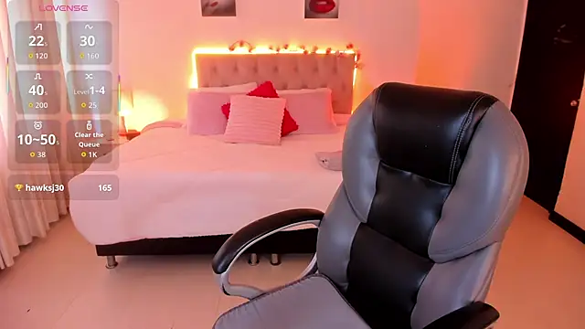 Emily Warren  online show from 12.02.25