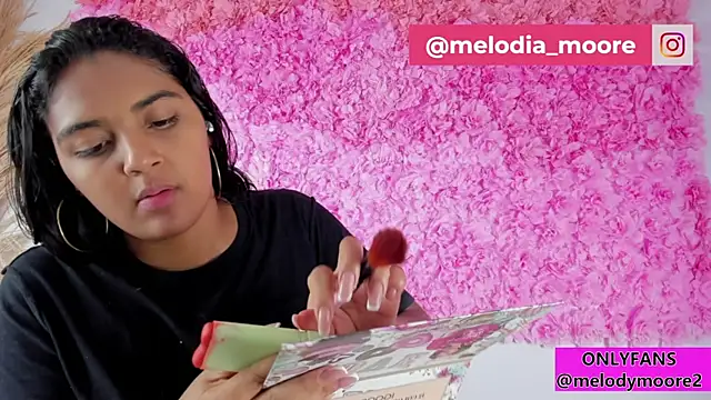 Snapshot of Melodymoore_ chatting on 11.19.25 Melodymoore online show from 11.19.25