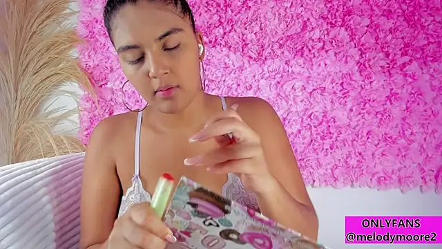 Snapshot of Melodymoore_ chatting on 11.24.25 Melodymoore online show from 11.24.25