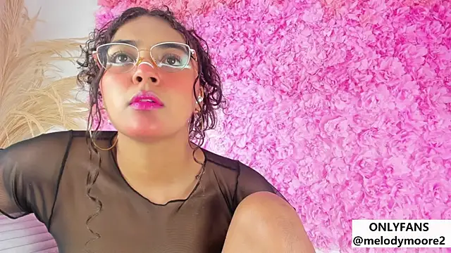 Snapshot of Melodymoore_ chatting on 12.03.25 Melodymoore online show from 12.03.25