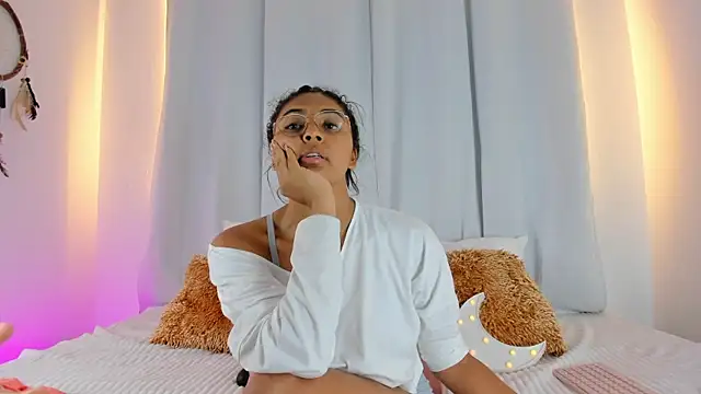 Melodymoore  online show from 06.26.26