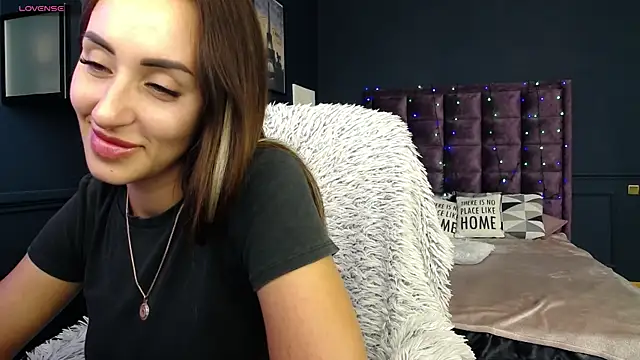 Snapshot of JenniferStone chatting on 08.01.26 JenniferStone online show from 08.01.26