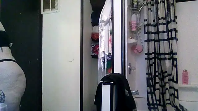 Snapshot of mrstoxox4594 chatting on 09.21.25 mrstoxox4594 online show from 09.21.25