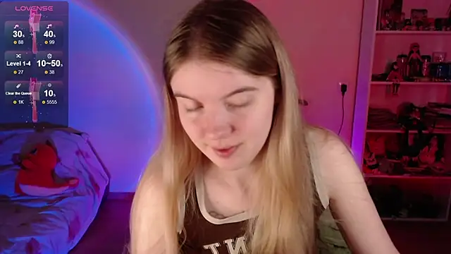 Snapshot of Strawberry_juli chatting on 05.19.26 Strawberry juli online show from 05.19.26