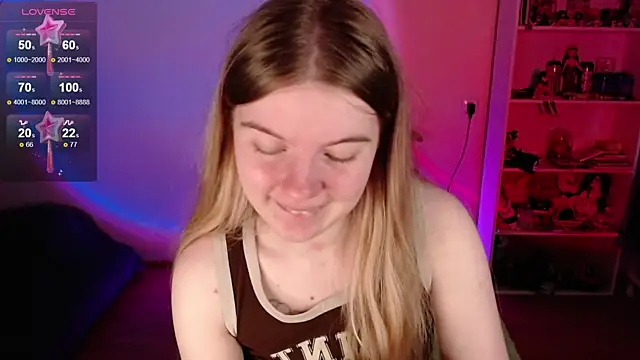 Snapshot of Strawberry_juli chatting on 05.30.26 Strawberry juli online show from 05.30.26