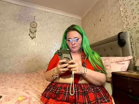 itsonlykjade online show from 10.14.25