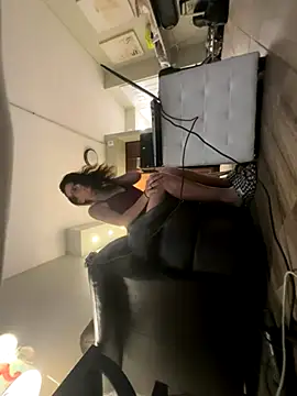 Snapshot of JerseyGem chatting on 10.04.25 JerseyGem online show from 10.04.25