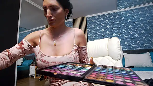 Snapshot of zoeylarkens chatting on 11.13.25 zoeylarkens online show from 11.13.25