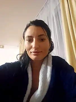 Snapshot of zoeylarkens chatting on 11.19.25 zoeylarkens online show from 11.19.25