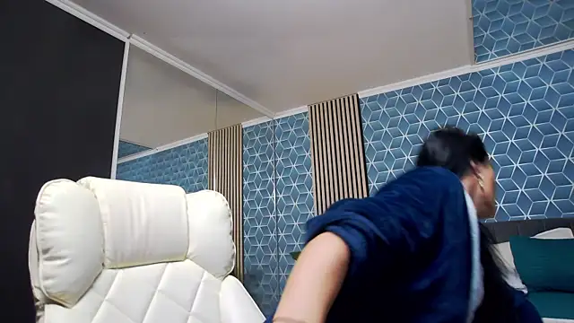 Snapshot of zoeylarkens chatting on 11.25.25 zoeylarkens online show from 11.25.25